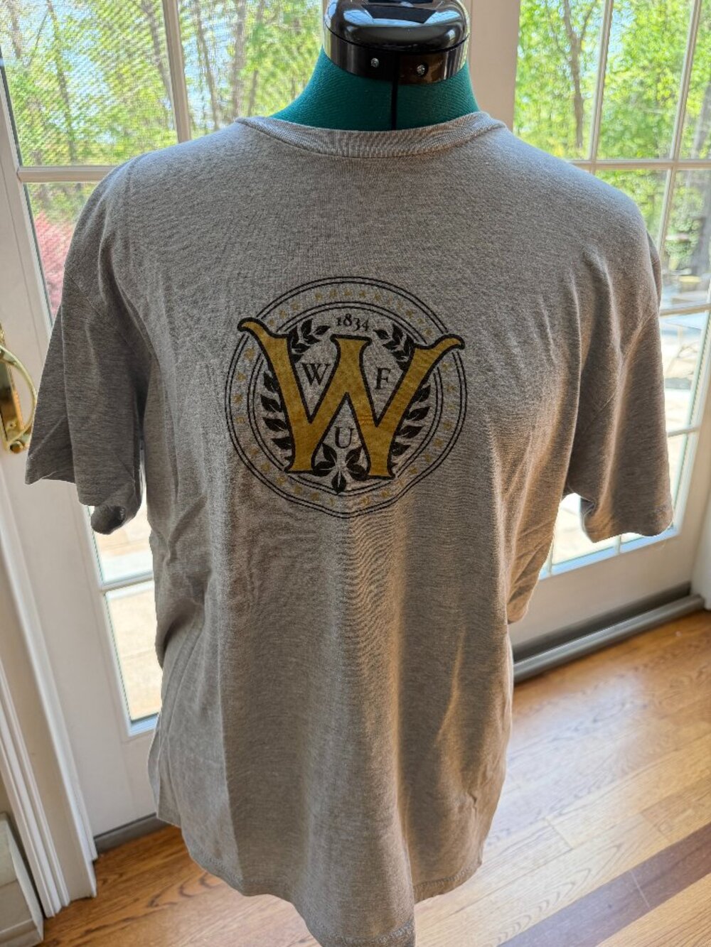 Wake Forest University WFU Crest Graphic T-Shirt | Excellent Condition Size L